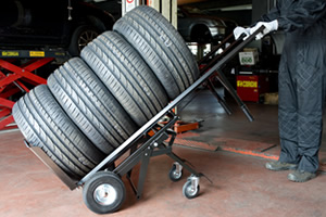 CARRELLO PORTA GOMME RATA C - CARELLO PNEUMATICI - CARELLO FUSTI - CARELLO PORTA TUTTO - BREVETTO PENDENTE