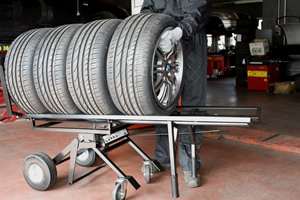 CARRELLO PORTA GOMME RATA C - CARELLO PNEUMATICI - CARELLO FUSTI - CARELLO PORTA TUTTO - BREVETTO PENDENTE